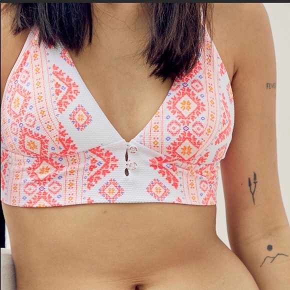 ISO: Aerie Pique bikini top SIZE MEDIUM - Picture 1 of 1